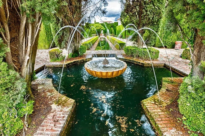 Granada: Gardens of the Alhambra and Generalife Regular Tour - Key things that make this tour worth your time