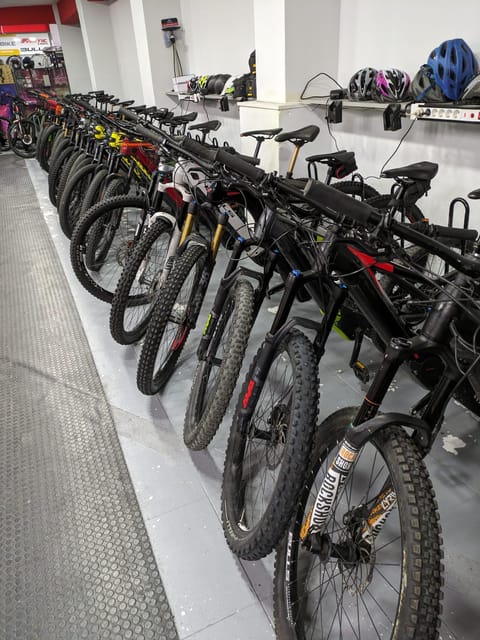 Granada Highlights by E-Bike: Albaicín & Sacromonte - The smooth start: Paseo de los Tristes