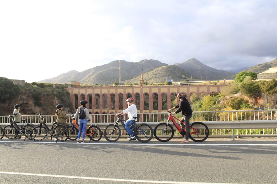 Granada Highlights by E-Bike: Albaicín & Sacromonte - Mirador de San Cristóbal: a break that actually refreshes you