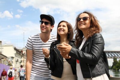 Granada Scavenger Hunt and Sights Self-Guided Tour - Plaza Nueva: Your Starting Point and Warm-Up