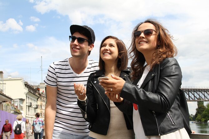 Granada Scavenger Hunt and Sights Self-Guided Tour - Plaza Nueva: Your Starting Point and Warm-Up