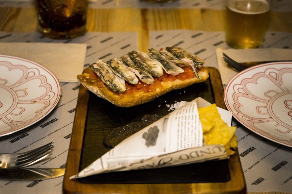 Granada: Tapas Crawl - First steps: meeting by Centro Federico García Lorca