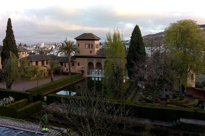 Granada, Visit Alhambra with Nasrid palaces, gardens and Alcazaba - Generalife: gardens, fountains, and the water staircase