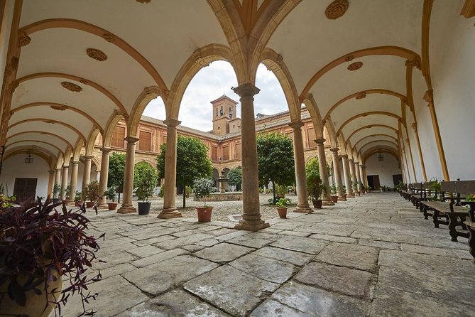 Granada Walking Tour: Albaicin and Sacromonte Quarters - Albaicín and Sacromonte after dark: what you’re really paying for