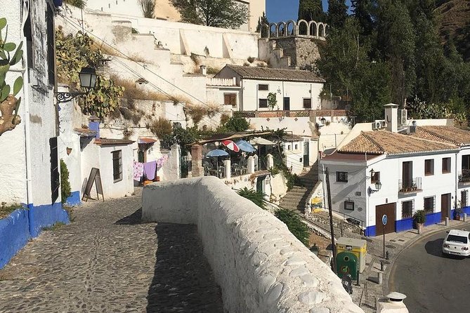 Granada Walking Tour: Albaicin and Sacromonte Quarters - Sacromonte: cave houses, Gypsy heritage, and the flamenco connection