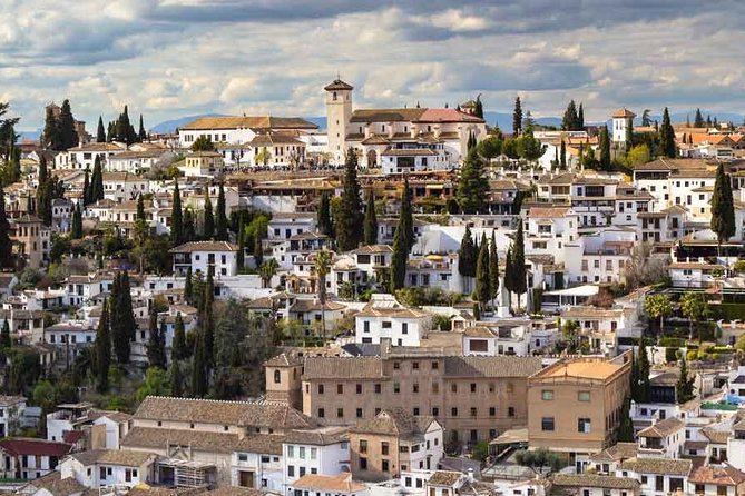 Granada Walking Tour: Albaicin and Sacromonte Quarters - Paseo de los Tristes: why a sad name still points to beauty