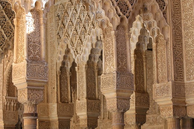Group tour: the Alhambra of Granada - Alhambra in Granada: why a guided group visit helps