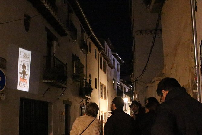 Guided tour Conspiracy in the Albaicín - Execution-site context: how the tour makes modern beauty feel complicated