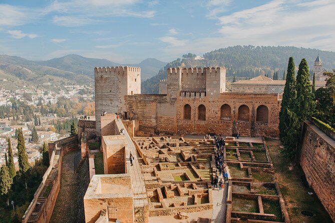 Guided tour of La Alhambra with tickets included - Who this tour fits best (and who should think twice)