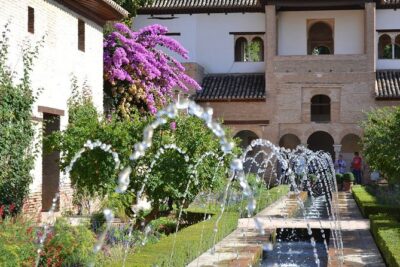 Guided tour of the Alhambra: Generalife and its gardens - Generalife Gardens: the Nasrid emirs’ country retreat on the Cerro del Sol