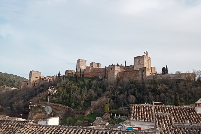 Guided Walking Tour with Panoramic Views and Terraces of Granada - Where the walk starts (and why it matters)