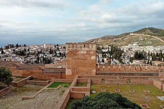 Guided Walking Tour with Panoramic Views and Terraces of Granada - The route between viewpoints: Cathedral glimpses and in-between sights