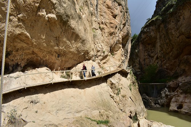 Hike along the Gollizno route - Stop 1: Ruta del Gollizno trail time—views, river crossing, and steady pace