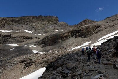 Hiking experience in the High Sierra Nevada National Park - San Juan Valley: glacier-made scenery and wildlife odds