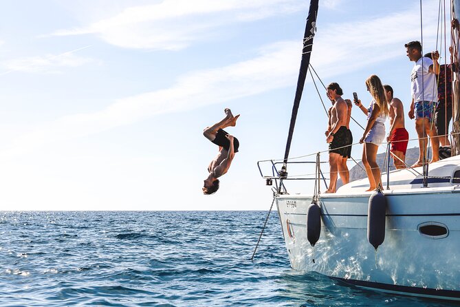 La Herradura: Sailboat with a view of dolphins-Shared - The Welcome Catering: Snacks, Cava, and a Toast Moment