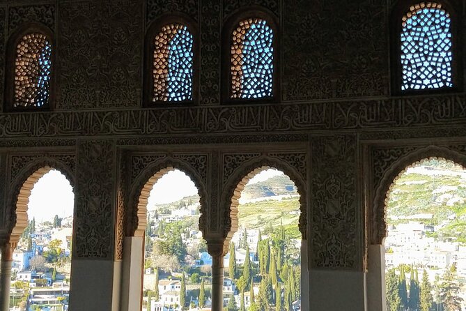 Legends of the Alhambra Tour with Tickets Included - Patio de los Leones: the signature symbol of the Alhambra