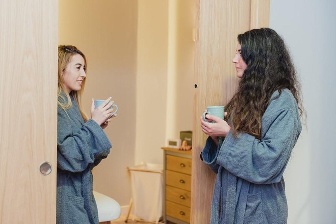 Massage Weekends and Holidays - The room setup: disposable comfort and a real wind-down