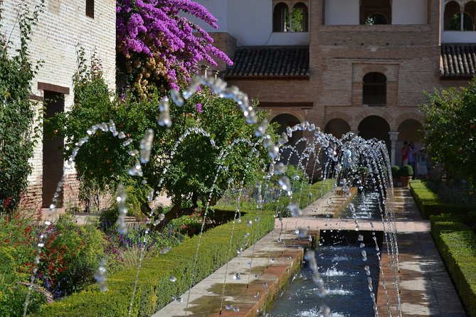 Official Guide to visit Alhambra (tickets NOT included) - A Private Alhambra Guide Turns Confusion Into Clarity
