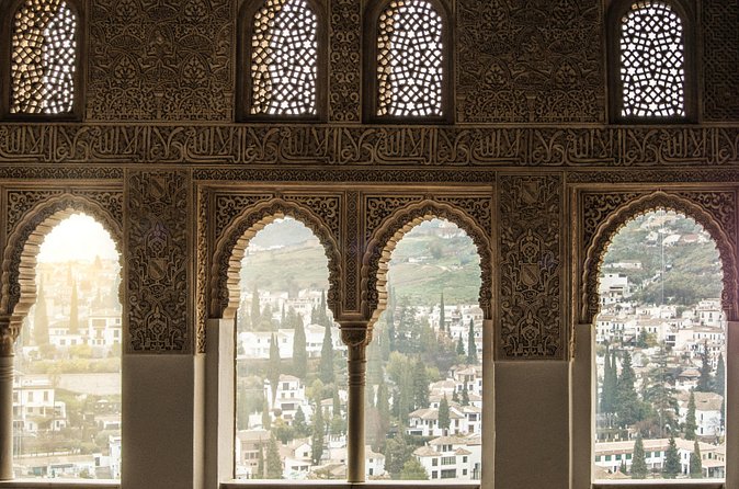 Private 3-hour Alhambra tour with tickets - Guide style: anecdotes, context, and why it matters