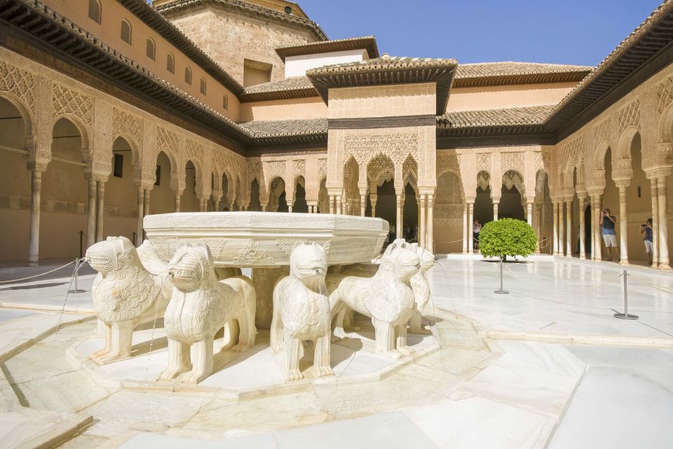 Private tour in all complete complex of Alhambra with ticket - Alhambra in 3 Hours: What You Actually See
