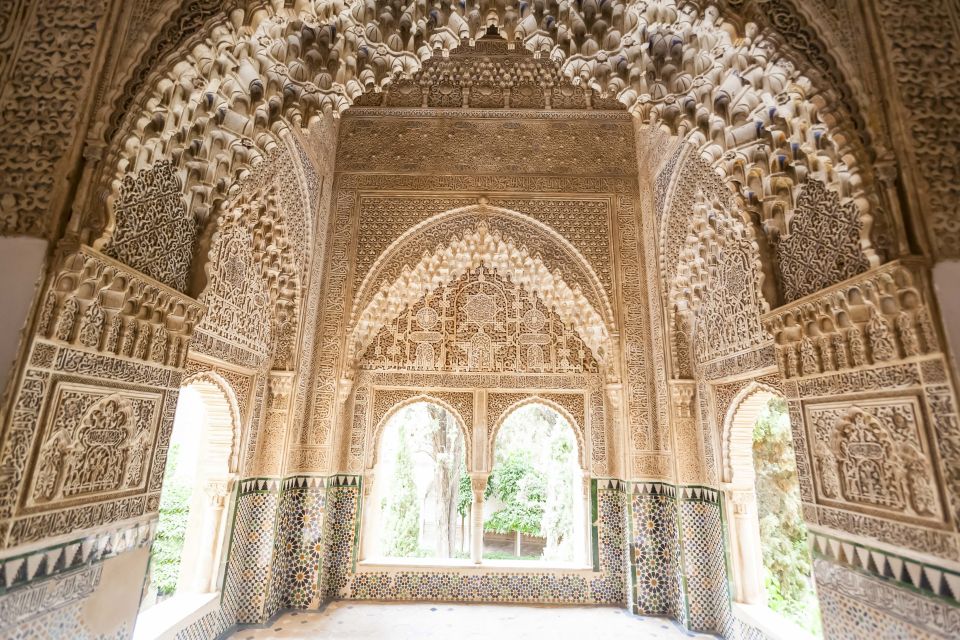 Private tour in all complete complex of Alhambra with ticket - Nasrid Palaces: The details that make the whole place famous