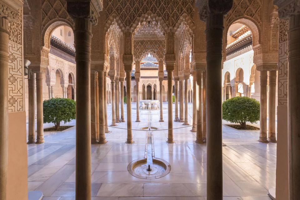 Private tour in all complete complex of Alhambra with ticket - Charles V Palace: A contrast you should not skip