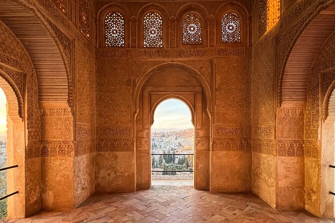 Private Tour in the Alhambra : buy your tickets and book your tour - Roberto el Guía and the audio system: why the explanations land