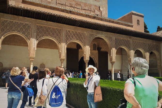 Private Tour of the Alhambra to travel back in time. NO TICKETS - Meeting at the Patronato de la Alhambra and getting started on time