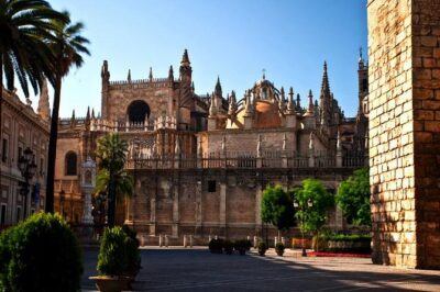 Private Tour: Seville Day Trip from Granada - Seville Cathedral and Giralda: Gothic, Moorish Roots, and 1-Block Photo Frenzy