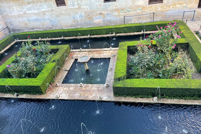 Private Tour to The Alhambra and Generalife from Motril port - Generalife gardens: the summer palace and its microclimate trick