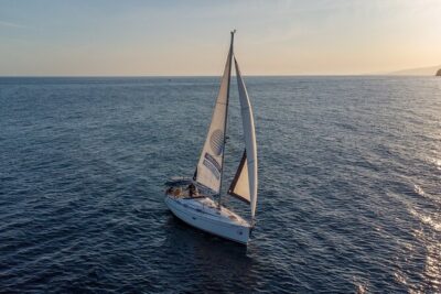 Sailing at sunset along the cliffs of Maro-Compartida - The Maro-Cerro Gordo coves: where the “wild” feeling comes from
