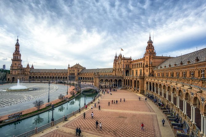Seville Tour with Alcazar, Cathedral and Giralda from Granada - Guides and Group Size: What You’ll Feel Day-Of