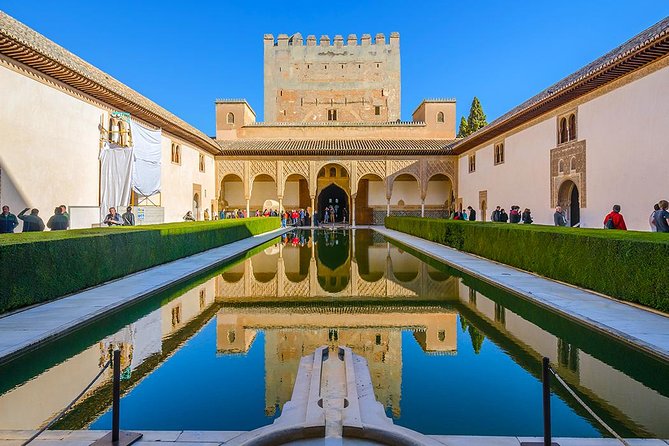 Skip the line: Alhambra Palace and Generalife Gardens Private Guided Tour - Nasrid Palaces: Where the Moorish Story Becomes Physical