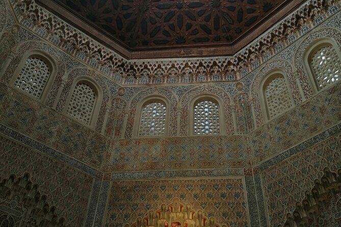 Stroll through Granada: historic center and Albayzín - Granada Cathedral exterior: what you get when you keep it exterior