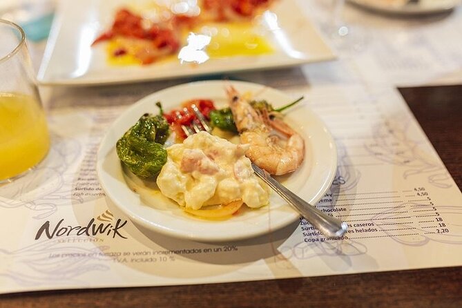 The Granada Evening Tapas Crawl by Food Lover Tour - Four stops, ten dishes, four drinks: how the tasting menu works
