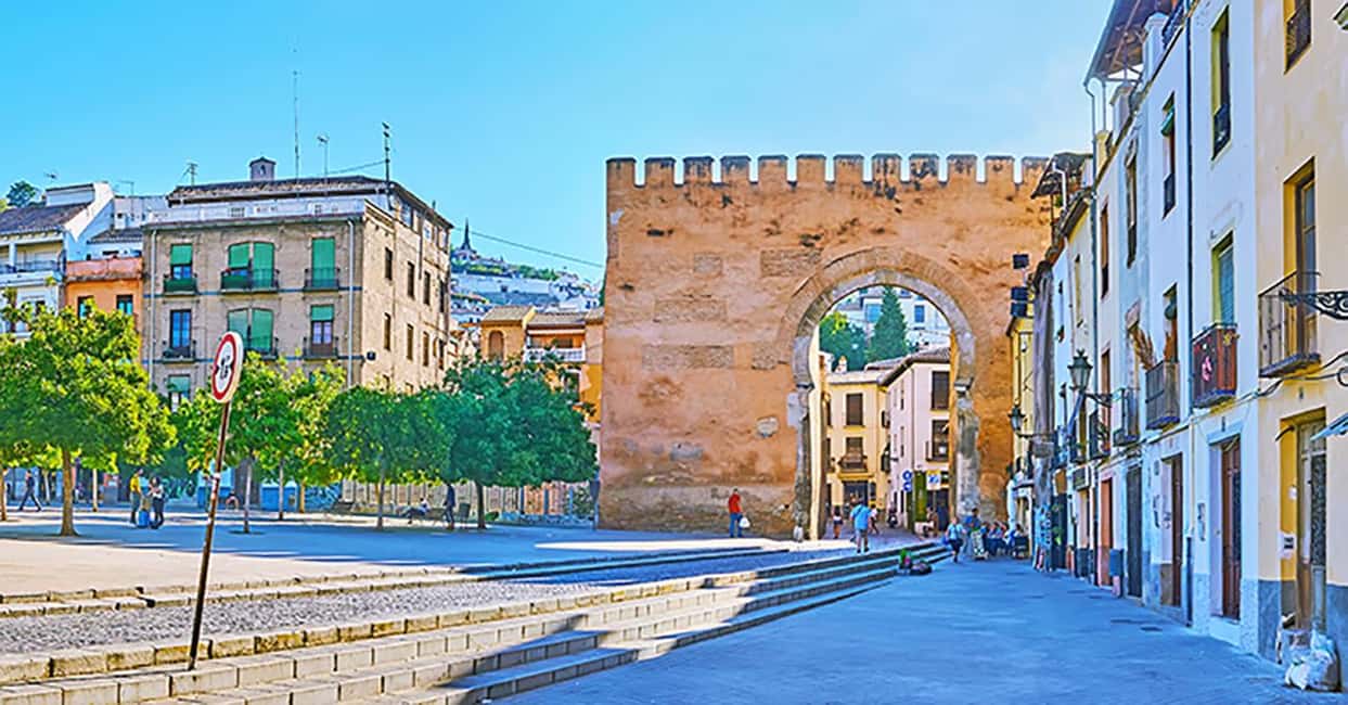 Tour Granada from its Origin; Albaicín - Practical tips so you enjoy the hills (and keep your photos sharp)
