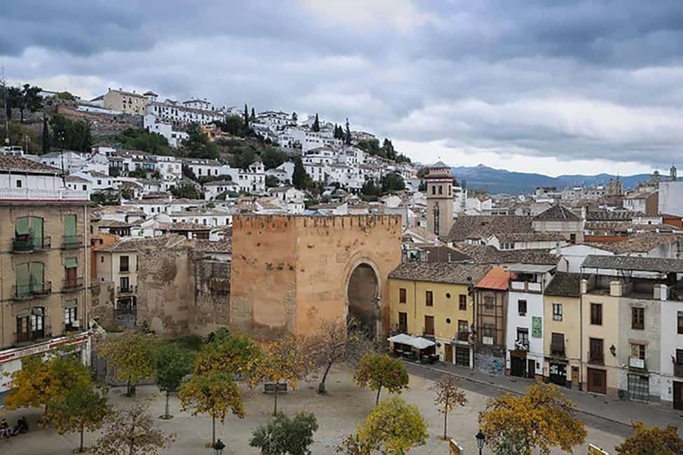 Tour Granada from its Origin; Albaicín - San Miguel Bajo and Santa Isabel la Real: churches with personality