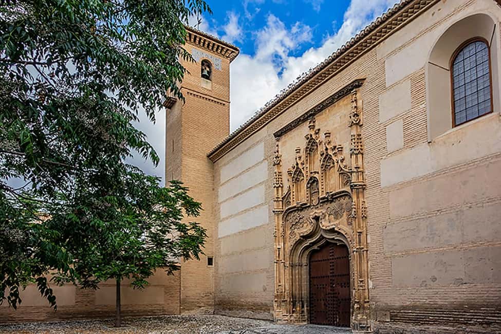 Tour Granada from its Origin; Albaicín - Paseo de los Tristes and Bañuelo: a softer side of Granada