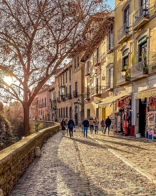Tour Granada from its Origin; Albaicín - Plaza Nueva, San Gil y Santa Ana, and Real Chancillería: closing the loop