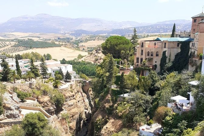 Ultimate White Village of Ronda Small-Group Day Trip from Granada - Ronda’s gorge viewpoints and the Puente Nuevo moment