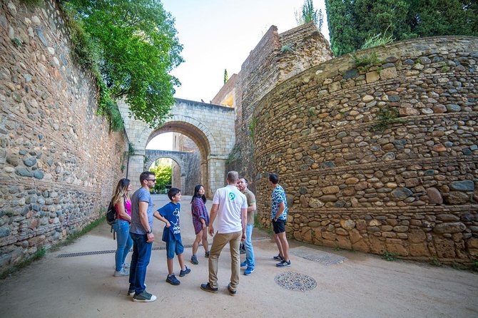 Water paths. Private adventure and history tour - Fuente del Avellano: Myth, Fresh Shade, and the Romayla Ditch